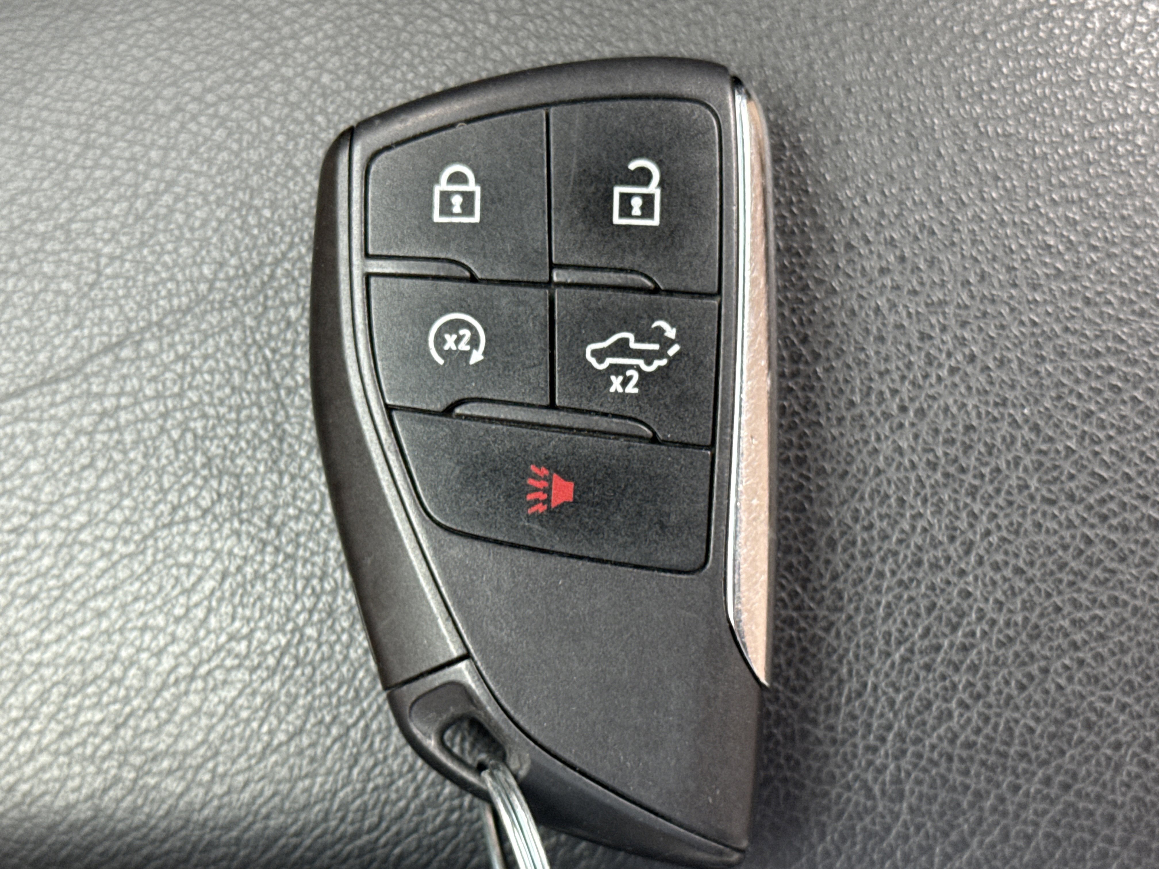Used 2024 Summit White Chevrolet RST image 27
