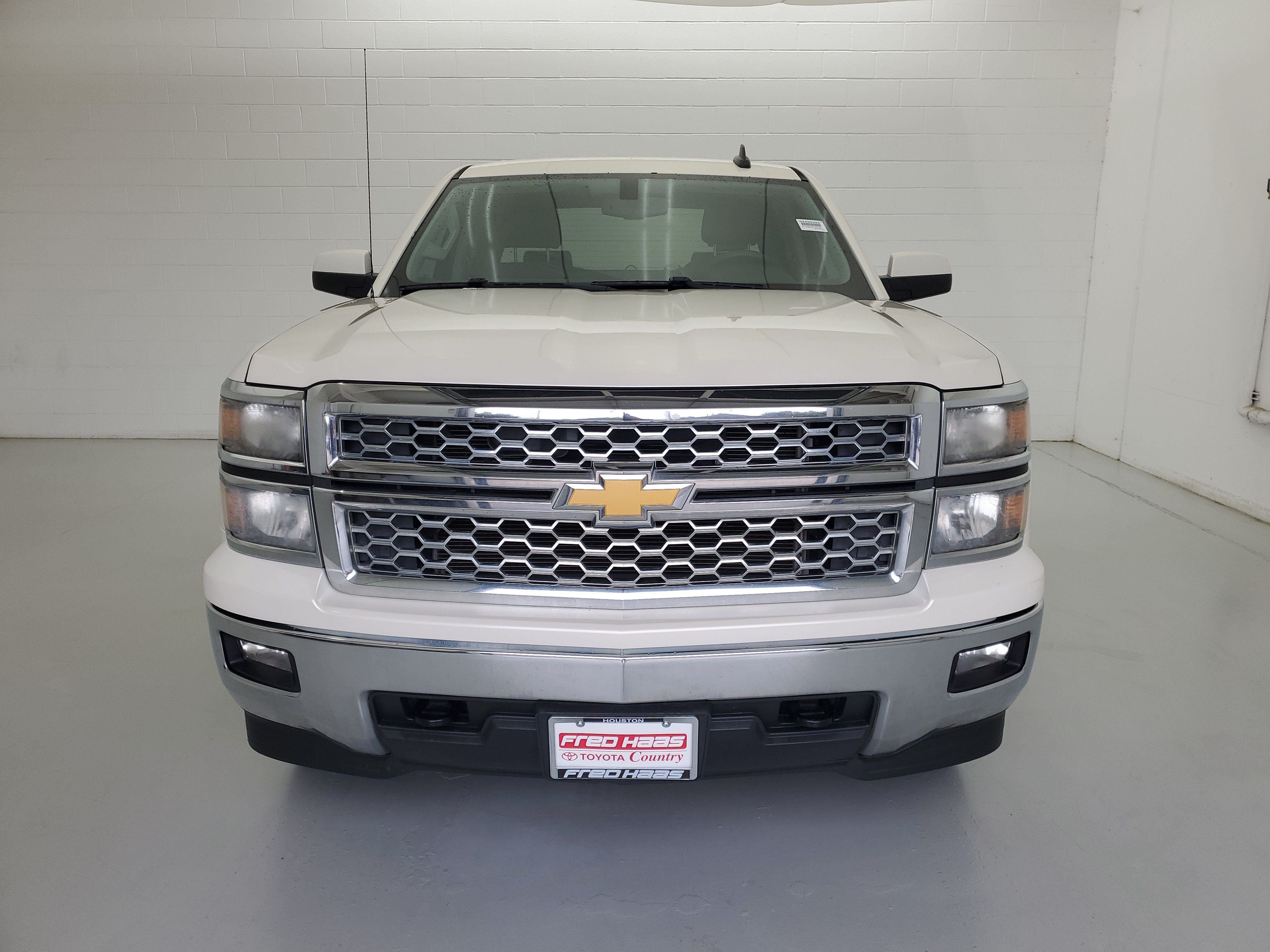Used 2015 White Diamond Pearl Chevrolet LT image 3