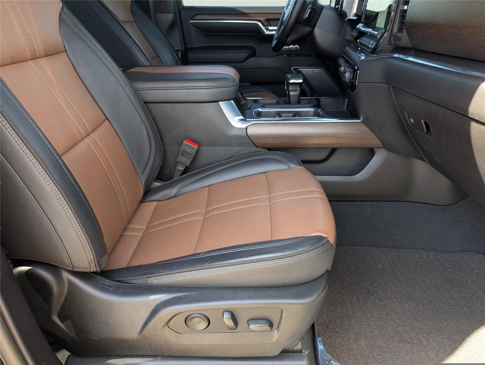 Used 2025 Black Chevrolet High Country image 41