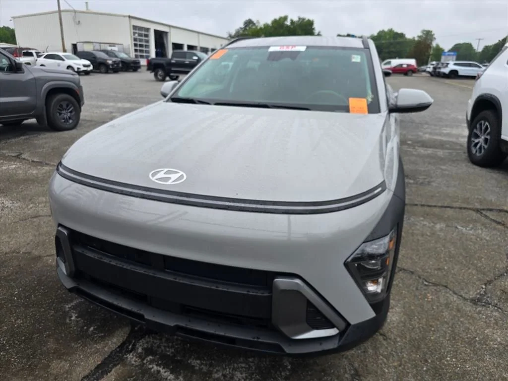 Used 2025 Gray Hyundai SEL image 8