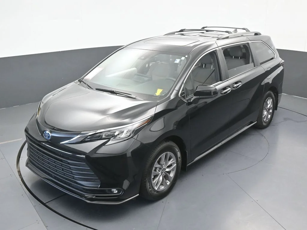 Used 2025 Midnight Black Metallic Toyota XLE image 50