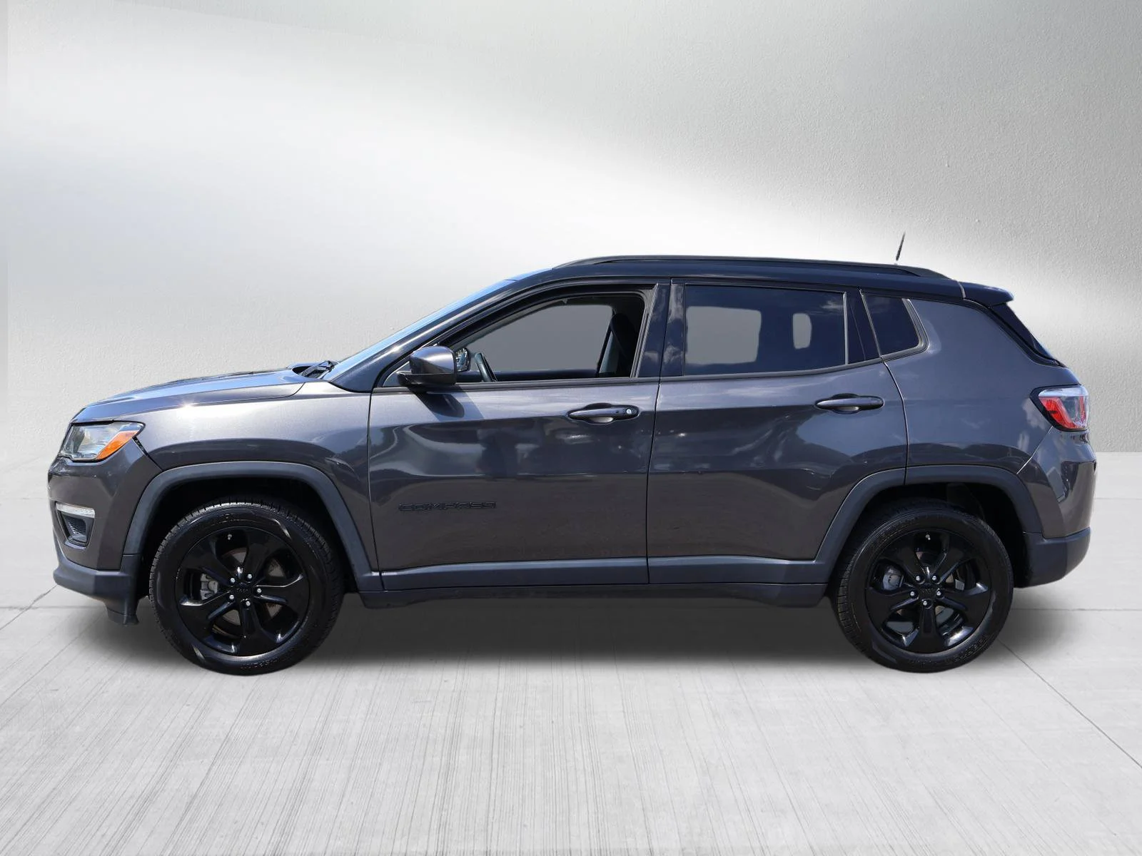 Used 2018 Granite Crystal Metallic Clearcoat Jeep Altitude image 4