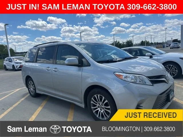 2020 Toyota Sienna XLE V6 7-Passenger Access Seat FWD's photo