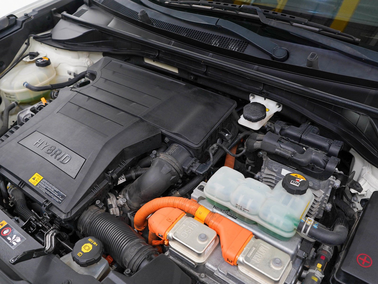 Used 2018 Snow White Pearl Kia LX image 24