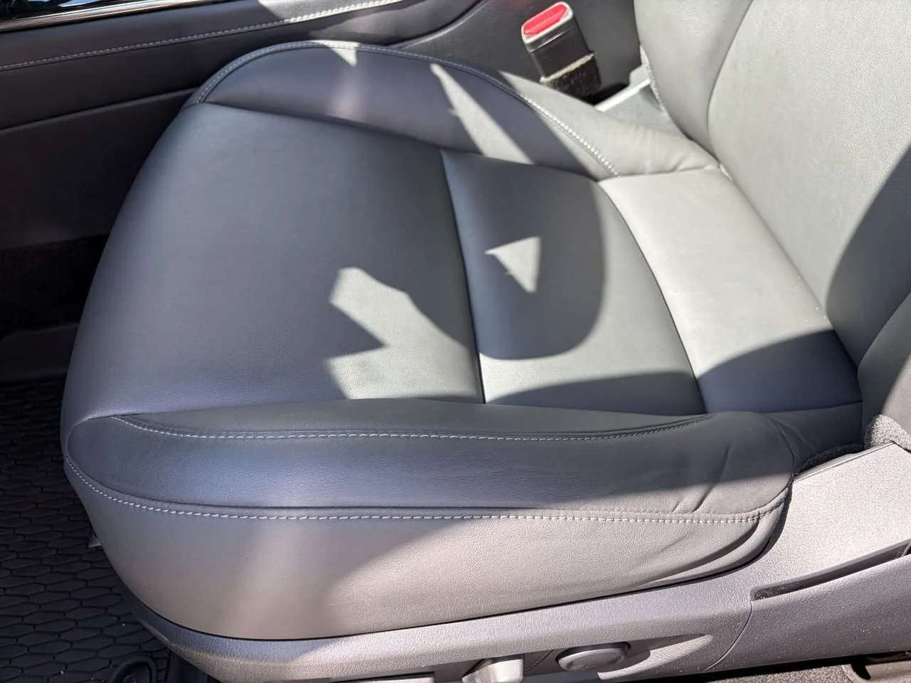 Used 2023  Mazda GS image 21
