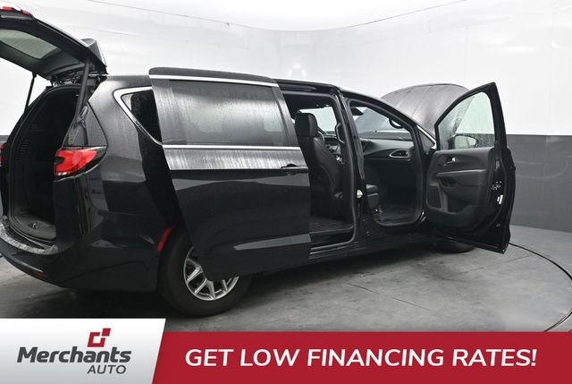 Used 2025 Black Chrysler Select image 60