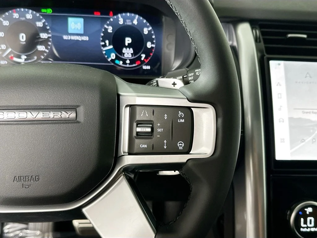2025 Land Rover Discovery Dynamic SE - Photo 13