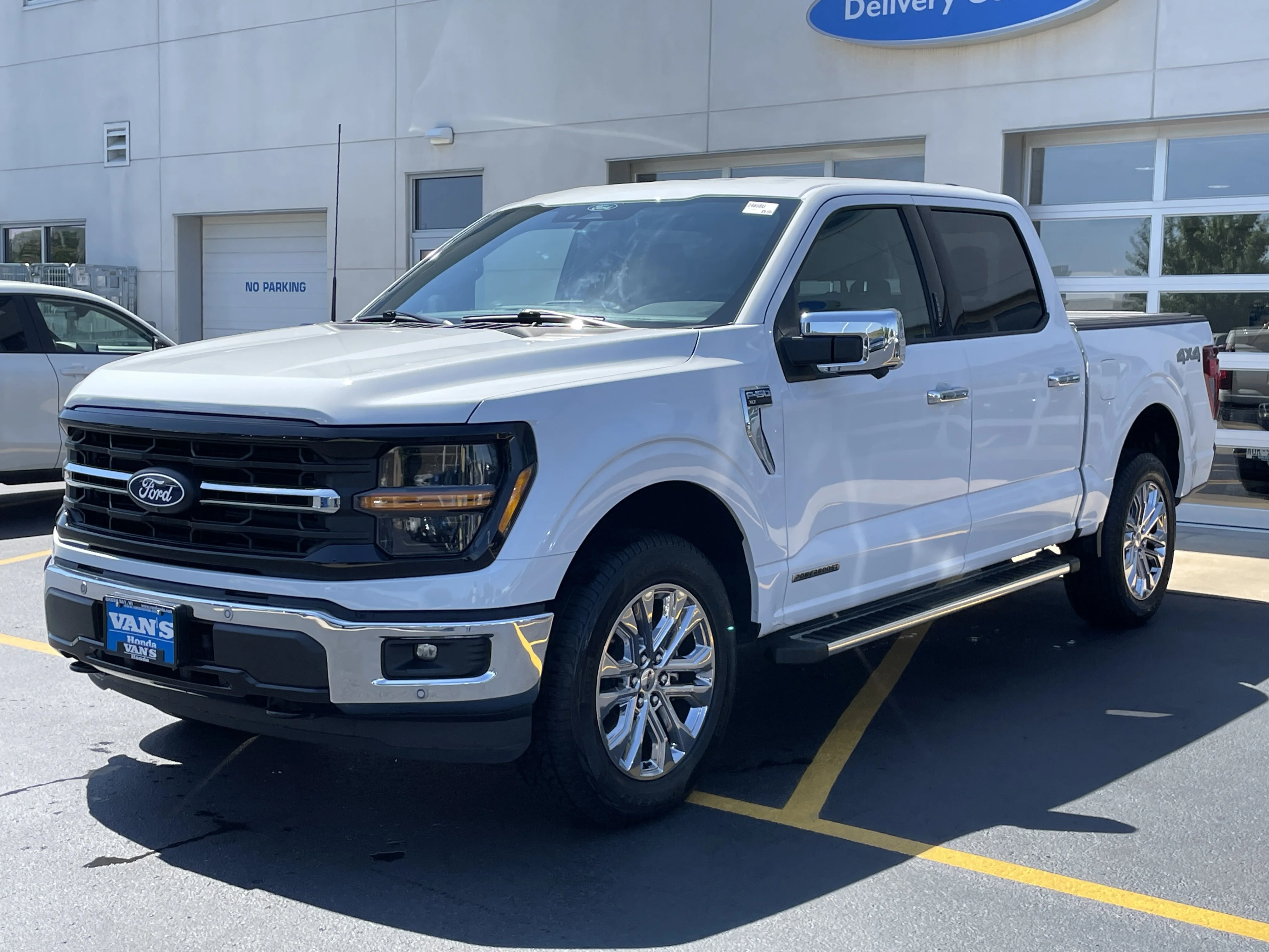 Used 2024 Oxford White Ford XLT image 3