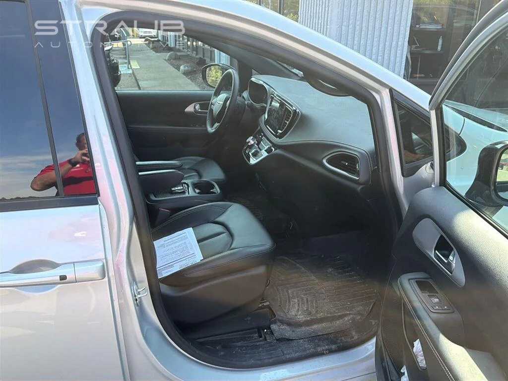 Used 2024 Silver Mist Clearcoat Chrysler Touring L image 6