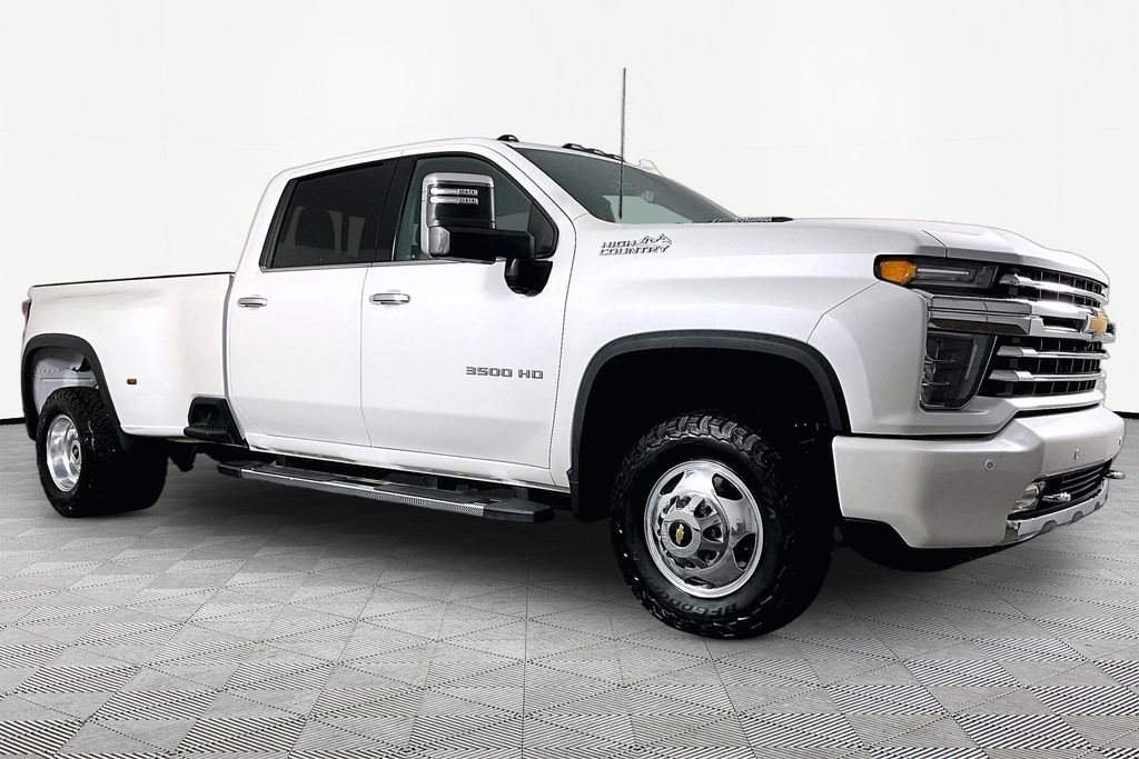 Used 2021 White Chevrolet High Country image 3