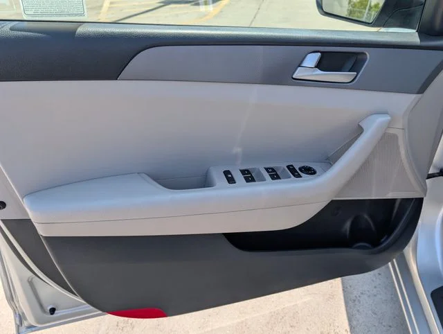 Used 2017 Silver Hyundai Base image 20