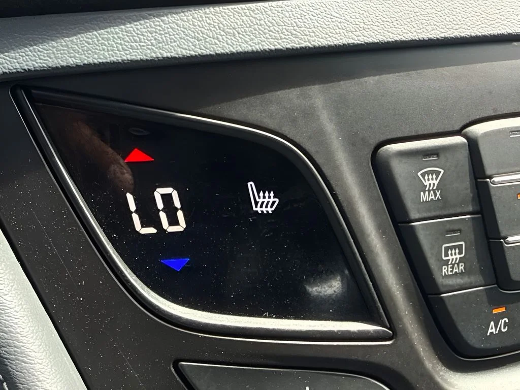 Used 2020 White Buick Essence image 12