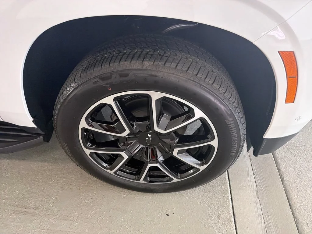 New 2026 Summit White Chevrolet RST image 4