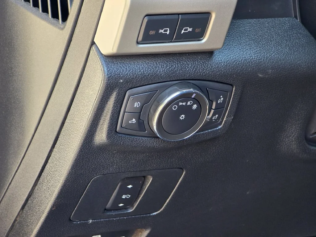 Used 2021 White Ford Lariat image 36