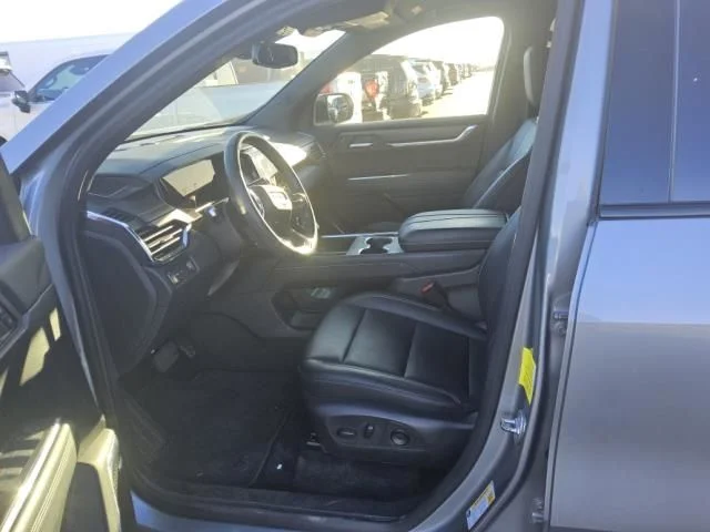 Used 2024 Silver GMC Elevation image 3