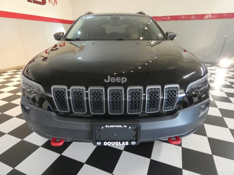 Used 2019 Jeep Cherokee Trailhawk Elite with VIN 1C4PJMBXXKD227513 for sale in Clinton, IL
