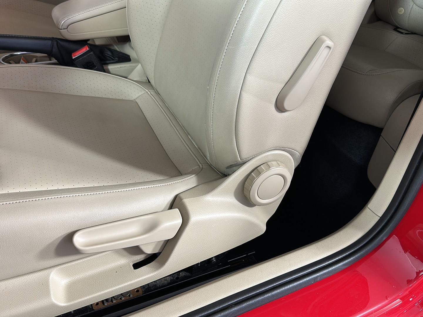 Used 2019 Tornado Red Volkswagen SE image 9