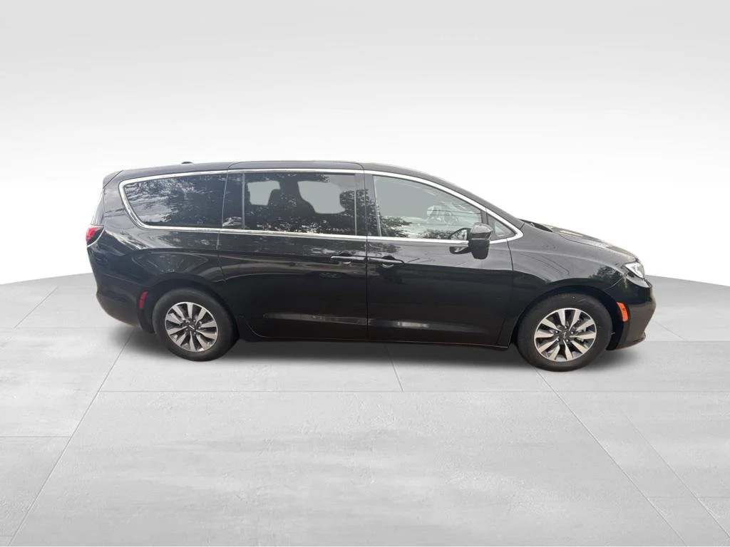 Used 2023 Black Chrysler Touring L image 8