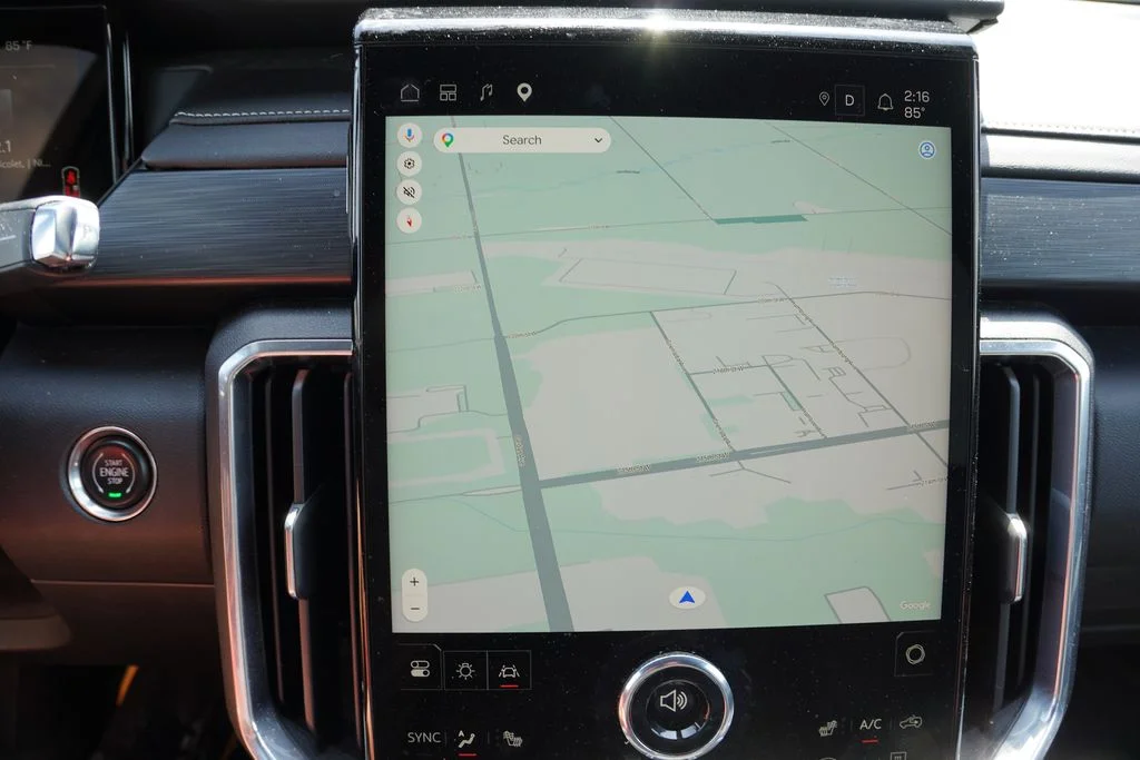 Used 2025 White Frost Tricoat GMC Elevation image 5