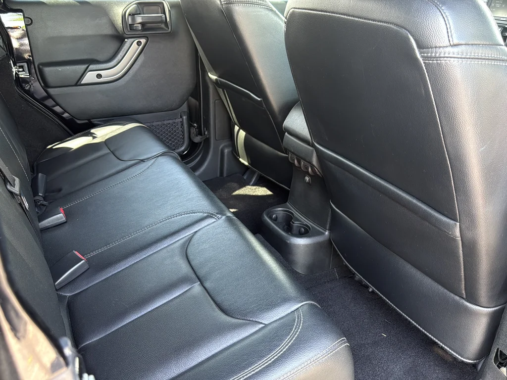 Used 2018 Black Jeep Unlimited Altitude image 17