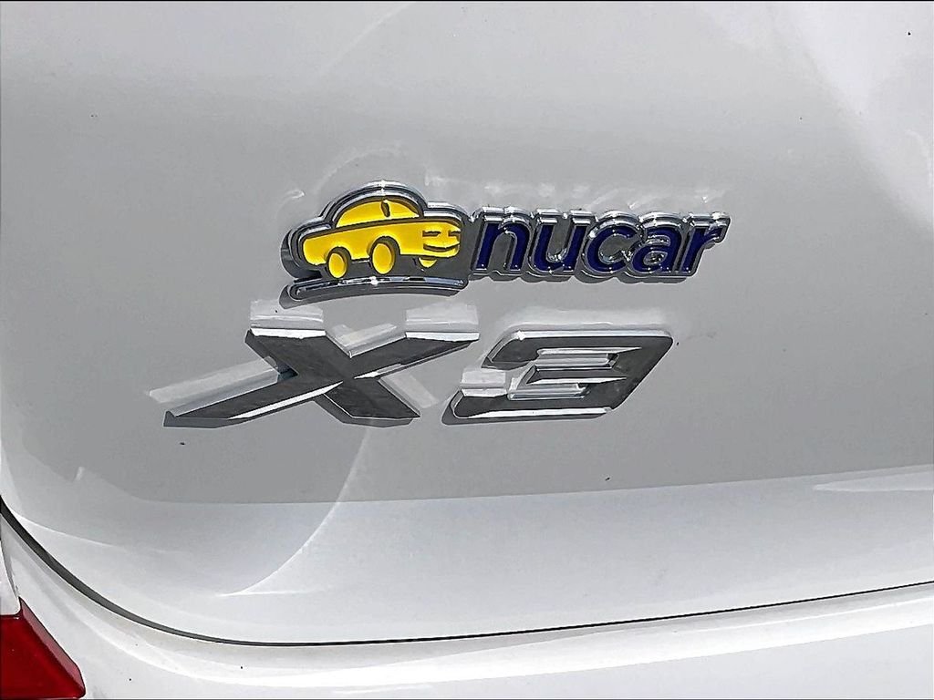 Used 2021 White BMW xDrive30i image 29