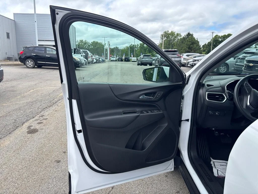 Used 2018 White Chevrolet LT image 15
