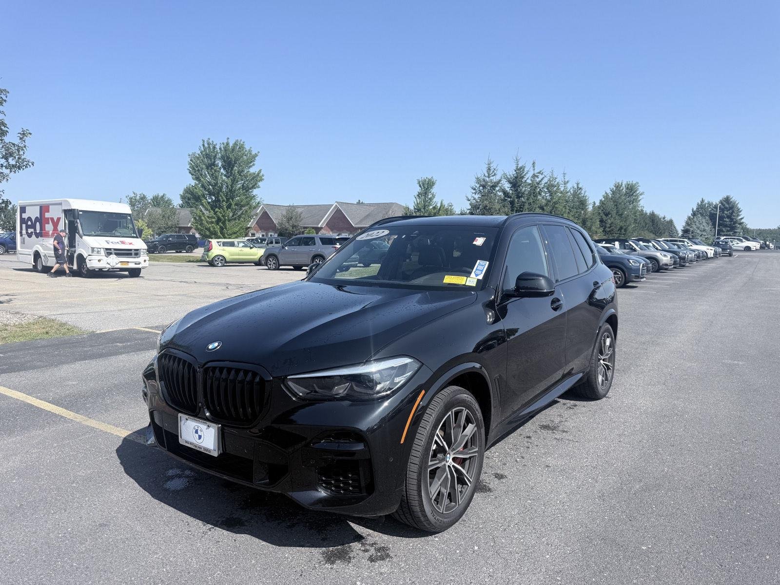 Used 2022 Black Sapphire Metallic BMW M50i image 5