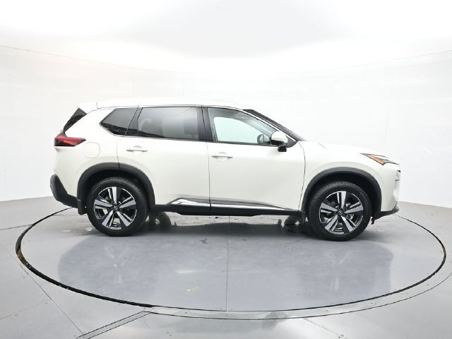 Used 2023 White Nissan SL image 8