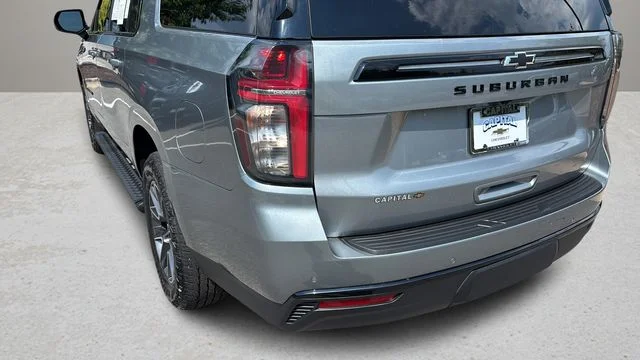 Used 2023 Gray Chevrolet Z71 image 40