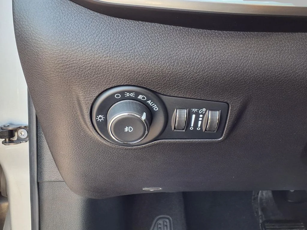Certified Used 2025 Silver Jeep Limited image 17