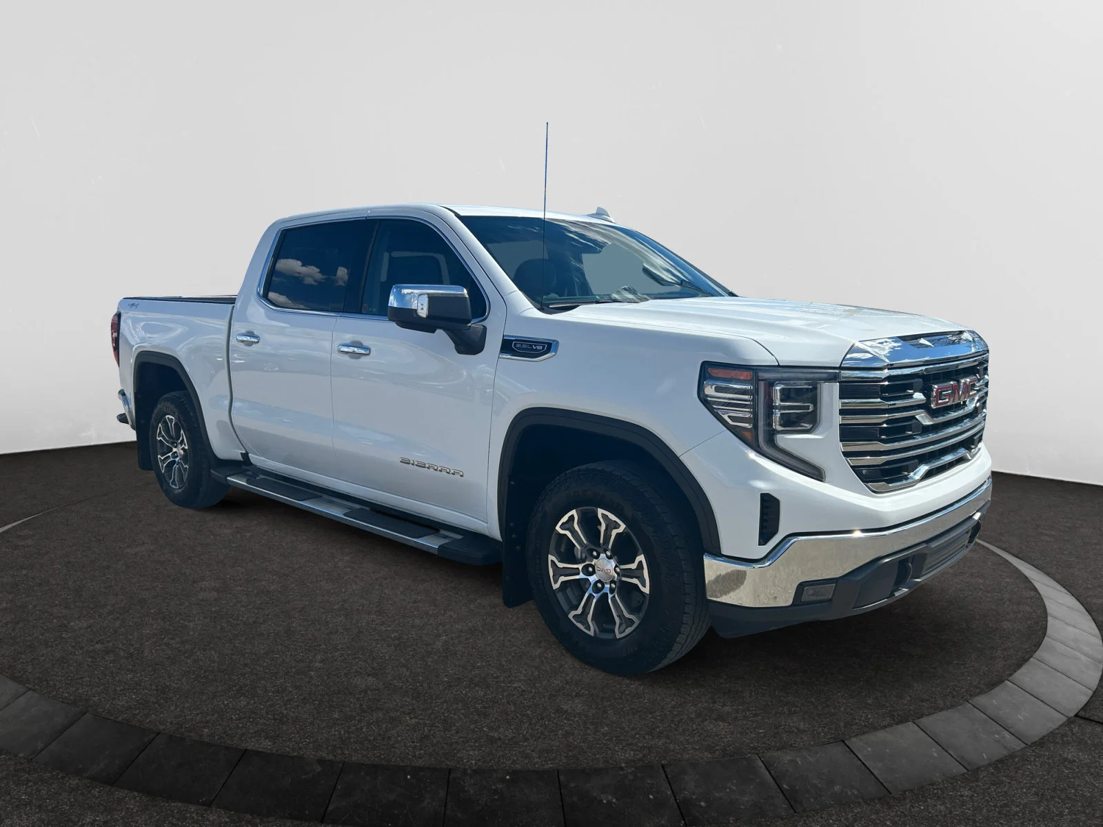 Used 2023 Summit White GMC SLT Crew Cab image 7