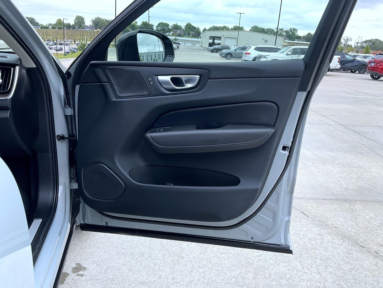 2024 Volvo XC60 Plus - Photo 17