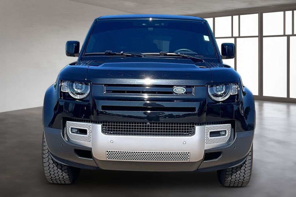 Used 2024 Santorini Black Metallic Land Rover S image 3