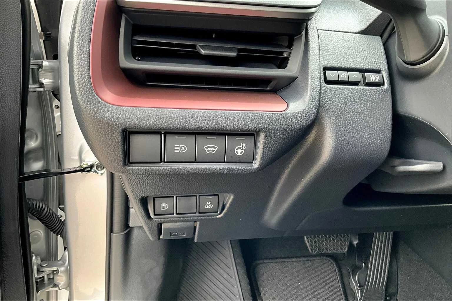 2026 Toyota Prius Plug-in Hybrid SE - Photo 17