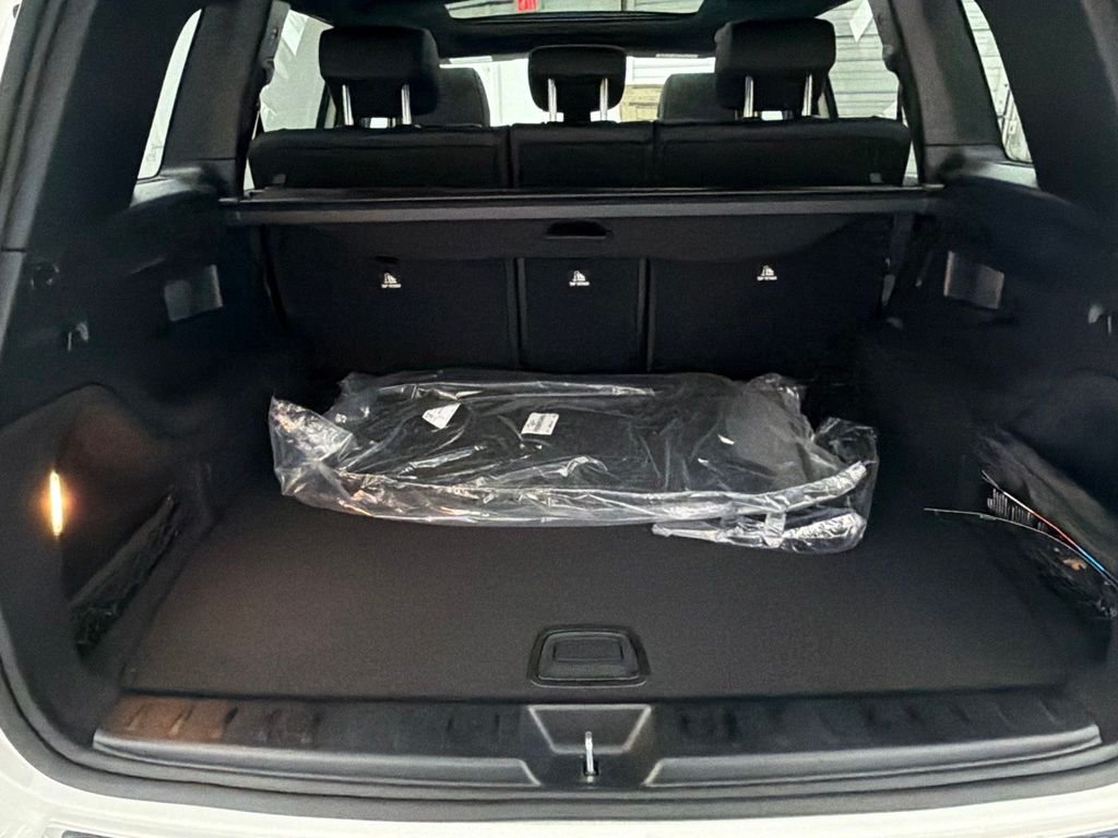 New 2026 Polar White Mercedes-Benz GLB 250 image 23