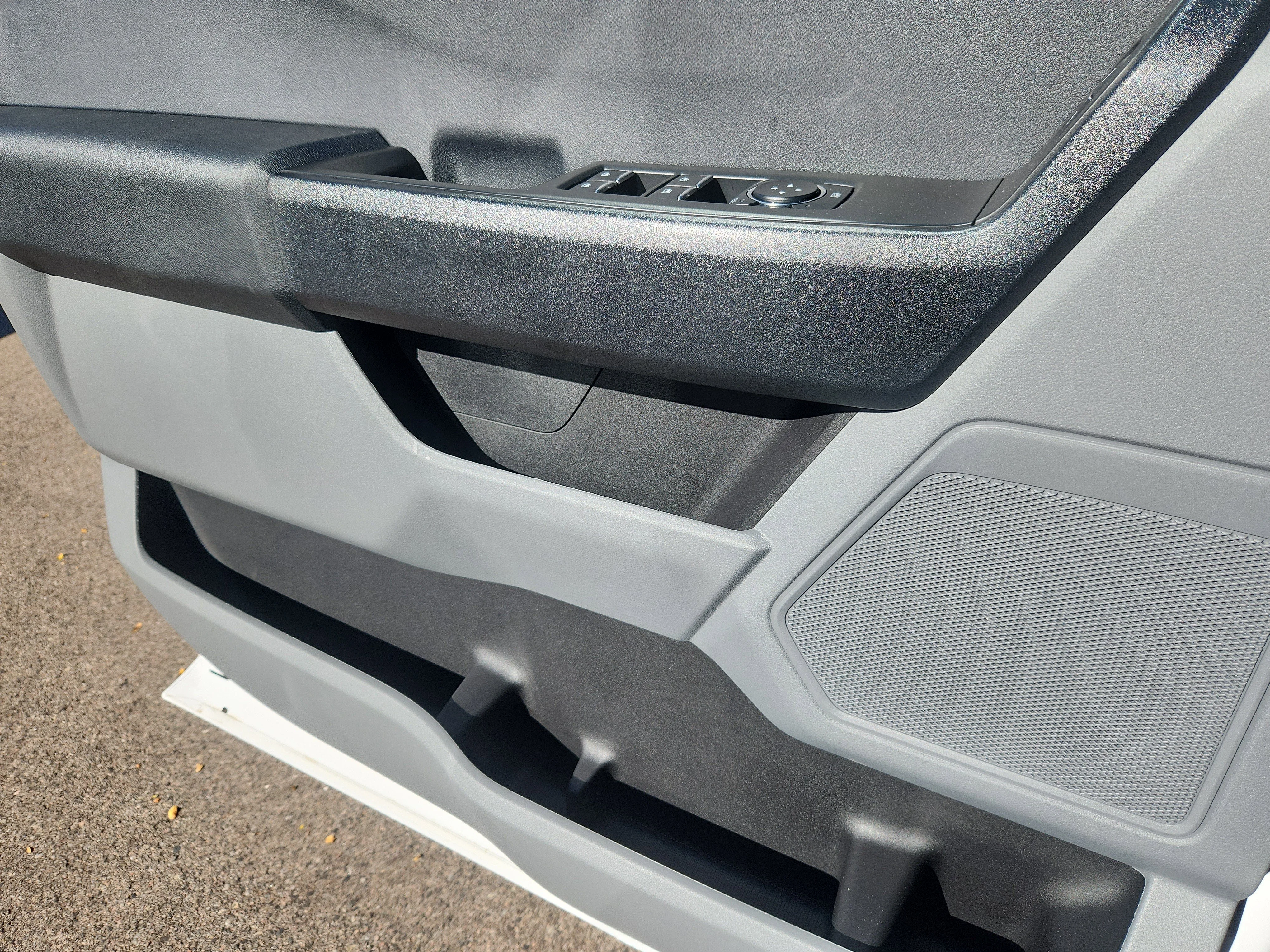 New 2024 Oxford White Ford XL image 7