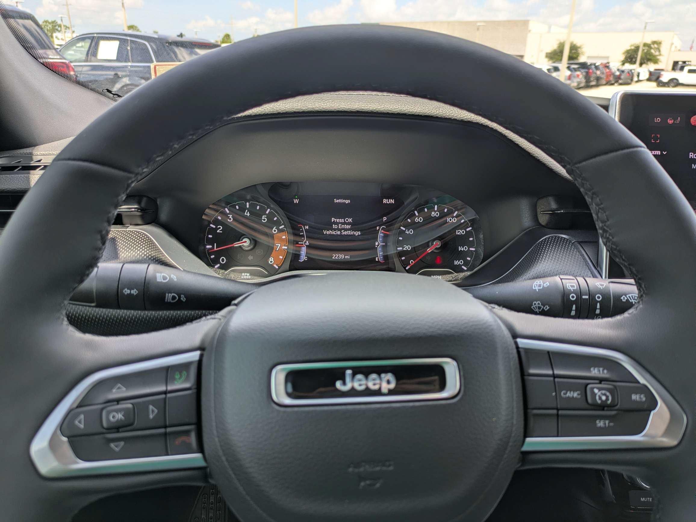 Used 2025 Red Hot Pearlcoat Jeep Latitude image 32