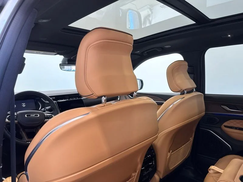 Used 2025 White Jeep Summit image 20