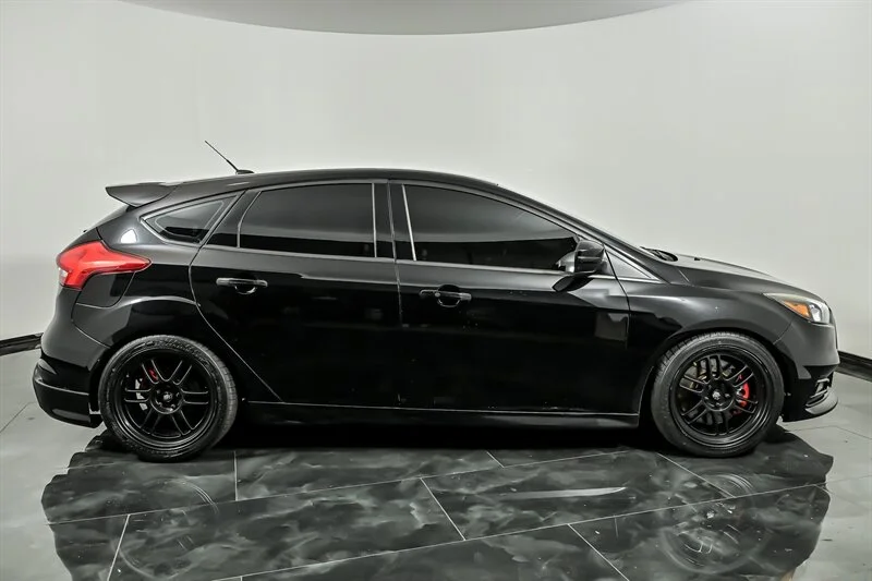 Used 2018 Shadow Black Ford ST image 10