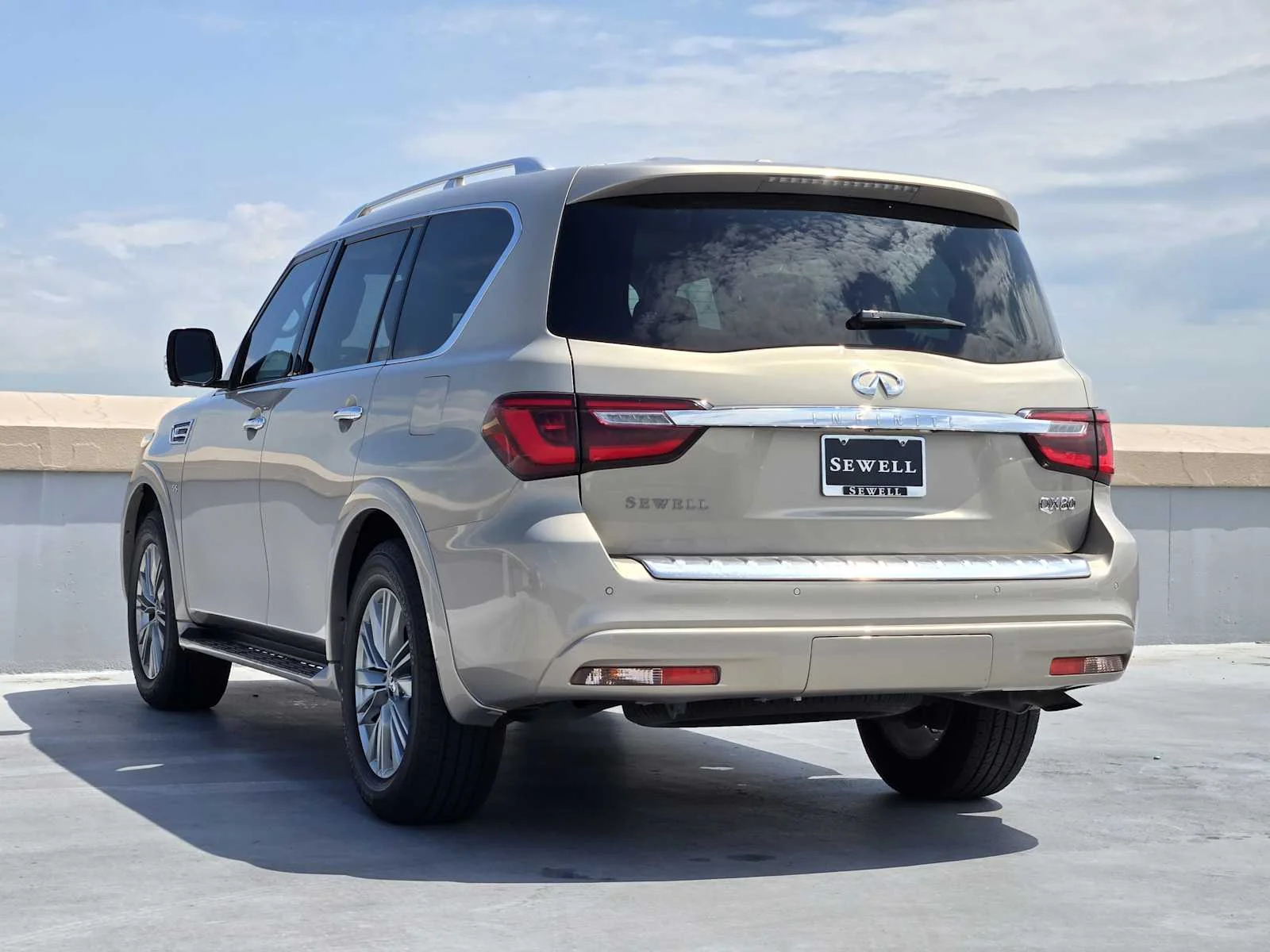 Used 2018 Champagne Quartz INFINITI  image 5