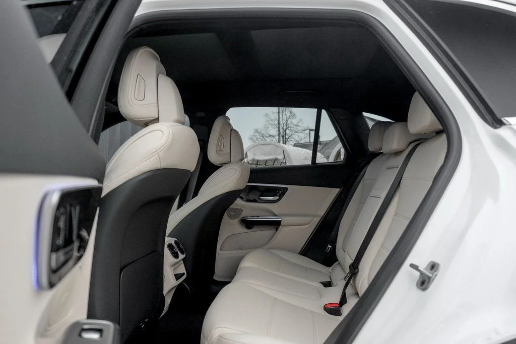 New 2026 Polar White Mercedes-Benz GLC 300 image 15