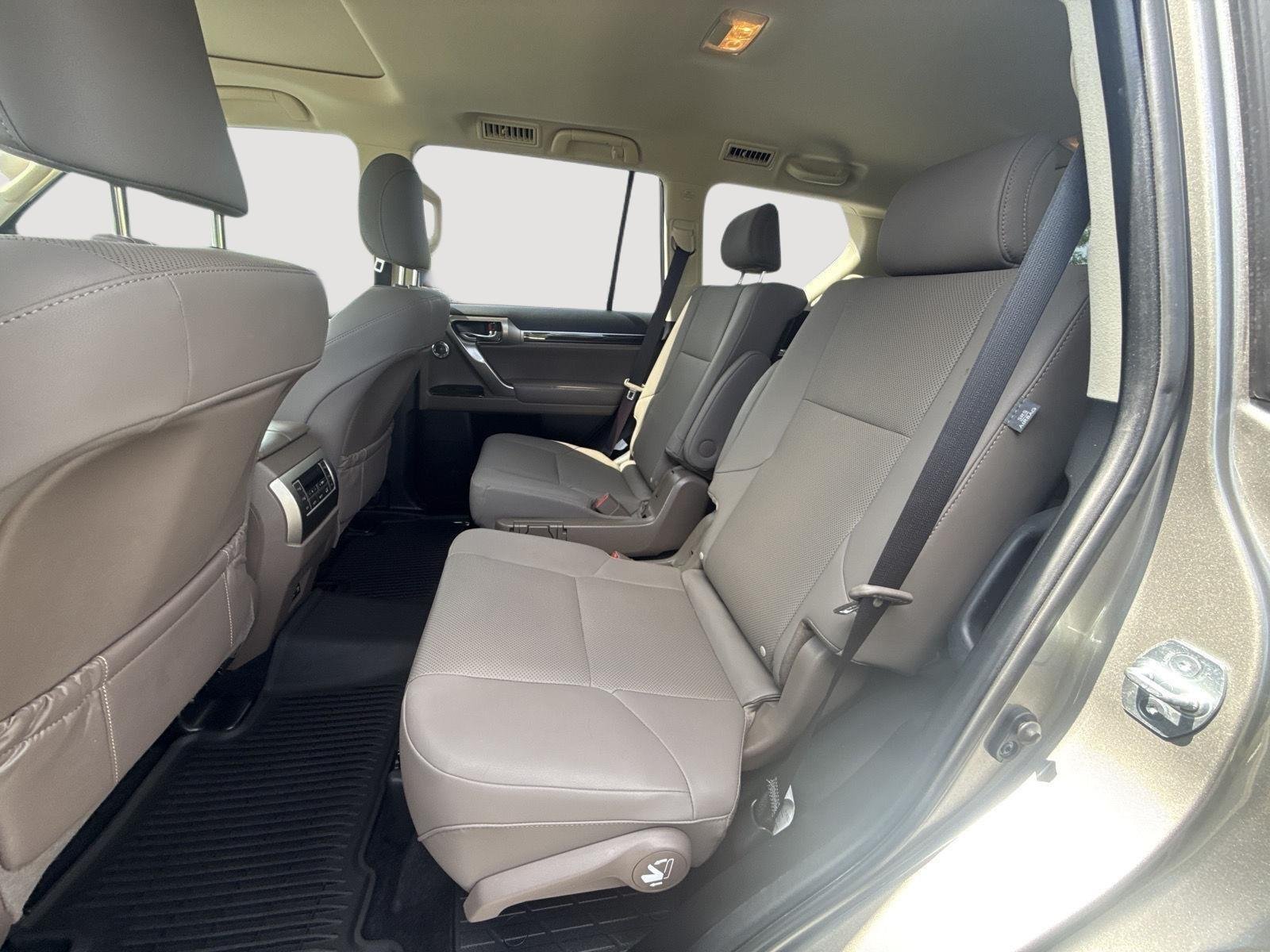 Used 2021 Atomic Silver Lexus GX 460 Premium image 29