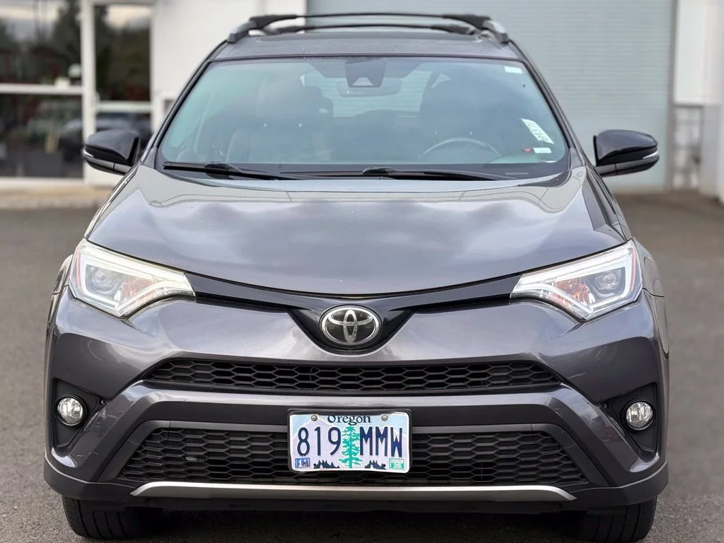 Used 2018 Magnetic Gray Metallic Toyota SE image 8