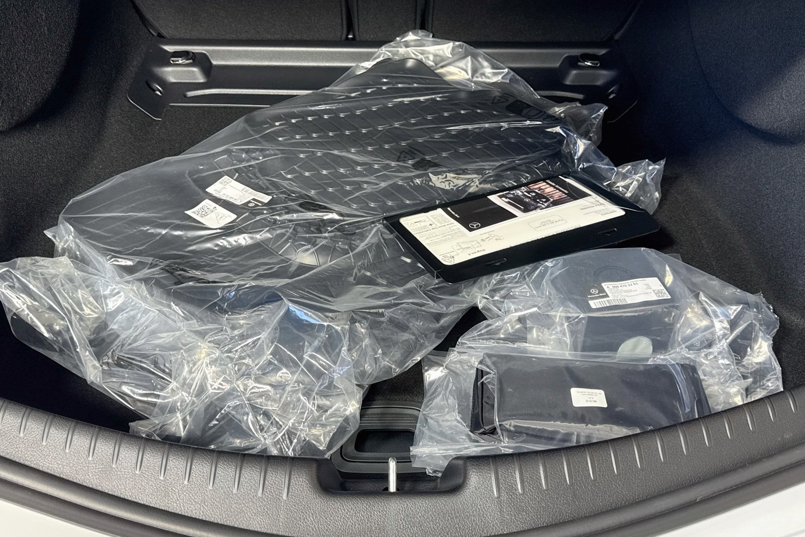 New 2027 MANUFAKTUR Moonlight White Metallic Mercedes-Benz AMG® CLE 53 image 23