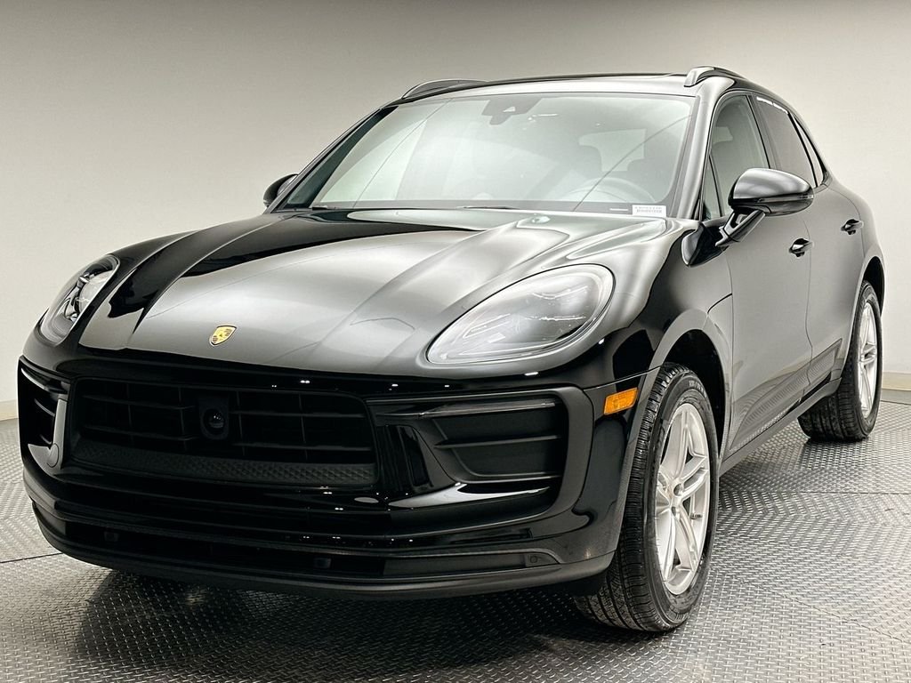 2025 Porsche Macan Base