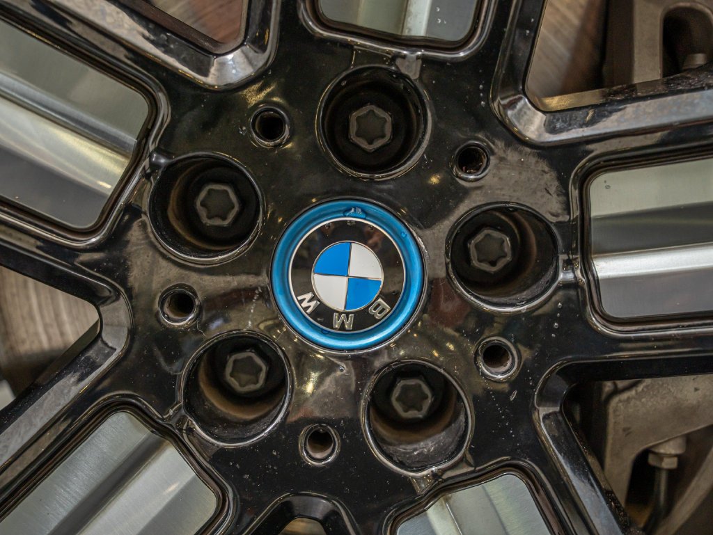 Used 2024 Phytonic Blue Metallic BMW xDrive50 image 8