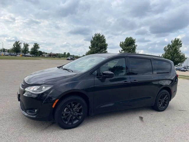 Used 2020 Black Chrysler Launch Edition image 6