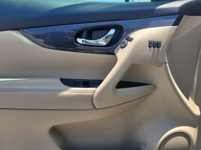 Used 2018 White Nissan SV image 18