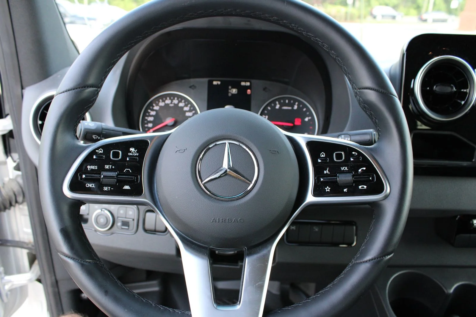 Used 2022  Mercedes-Benz Crew 144 WB image 14