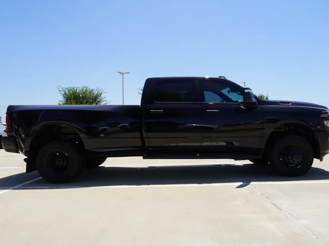 New 2027 Diamond Black Crystal Pearl-Coat Exterior Paint RAM Tradesman image 9
